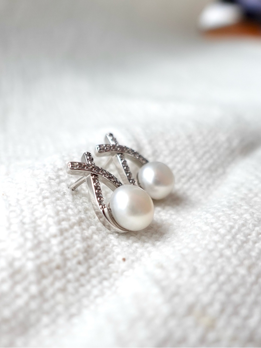 NEW! Classic Pearl & CZ Stud Earrings White Gold Plated - Picture 3 of 5